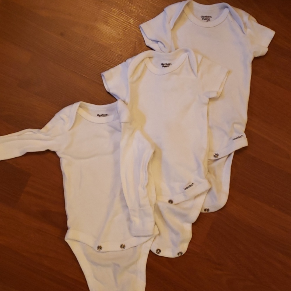 2/$15🌻 Organic Cotton onesies x3 Gerber
